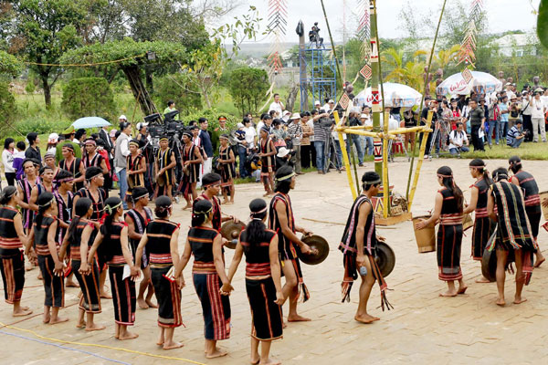 VietNam travel: The Cultural Space of Gong in the Central Highlands ...